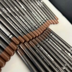 ULTRA FINE EYELINER / DELINEADOR DE OJOS ULTRAFINO