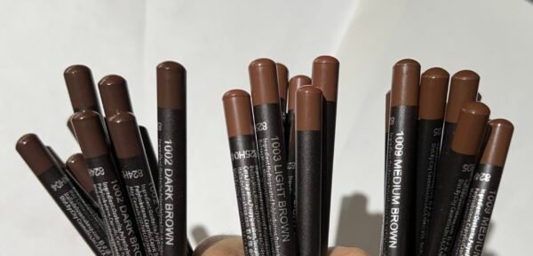 ULTRA FINE EYE LINER ULTRA FINE EYELINER / DELINEADOR DE OJOS ULTRAFINO